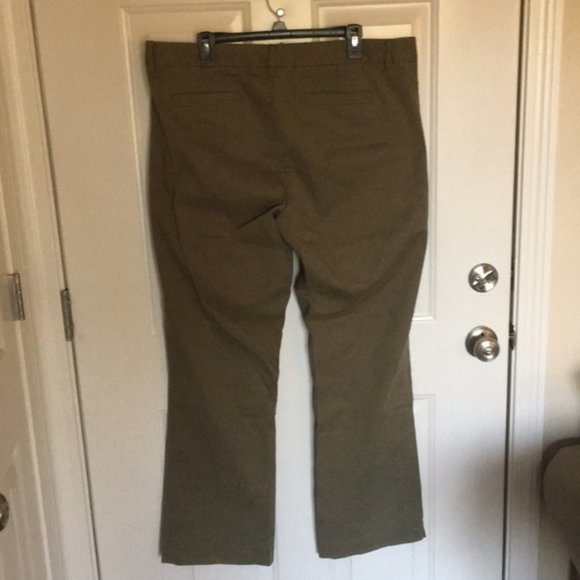 Banana Republic Weekend Chino - Picture 5 of 10